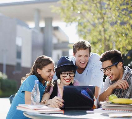 Verspieren : Assurance étudiant à l'étranger : il part confiant, vous êtes serein