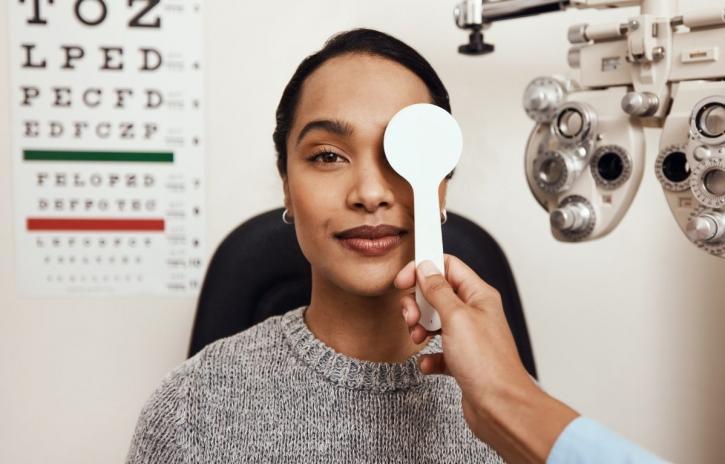 Les orthoptistes autorisés à prescrire des lunettes et lentilles