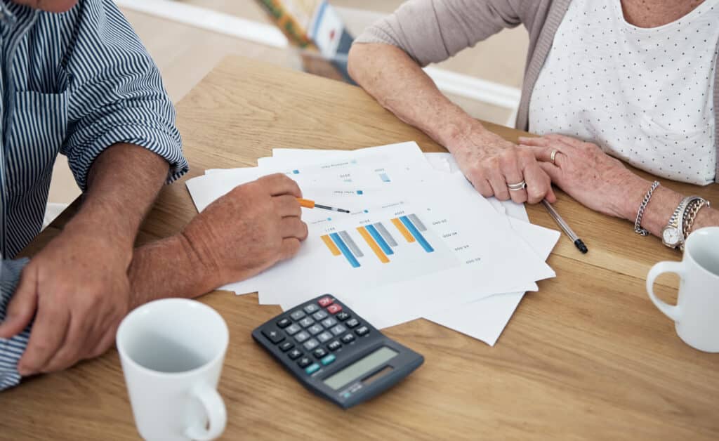 Calcul indemnité fin de carrière avec documents financiers et graphique en entreprise