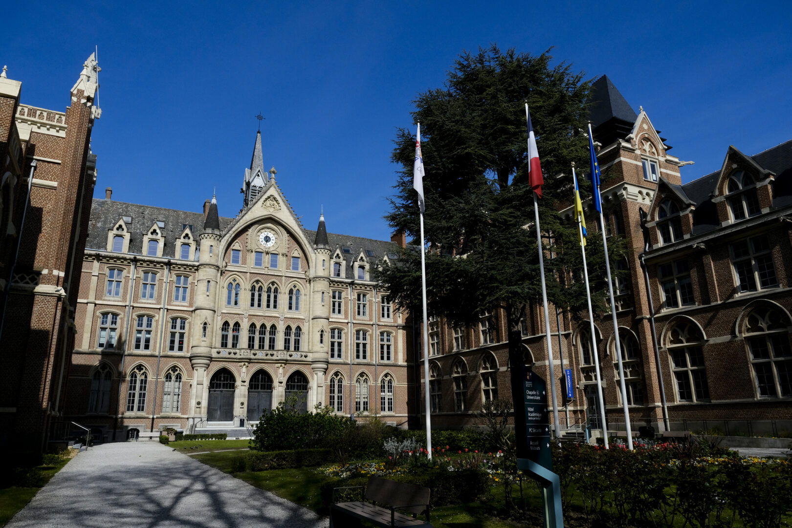Bâtiment historique de l’Université catholique de Lille, acteur de l’enseignement supérieur soutenu par des actions de mécénat